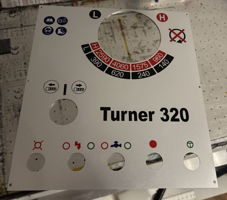 Изготовление лицевых панелей приборов из алюминия